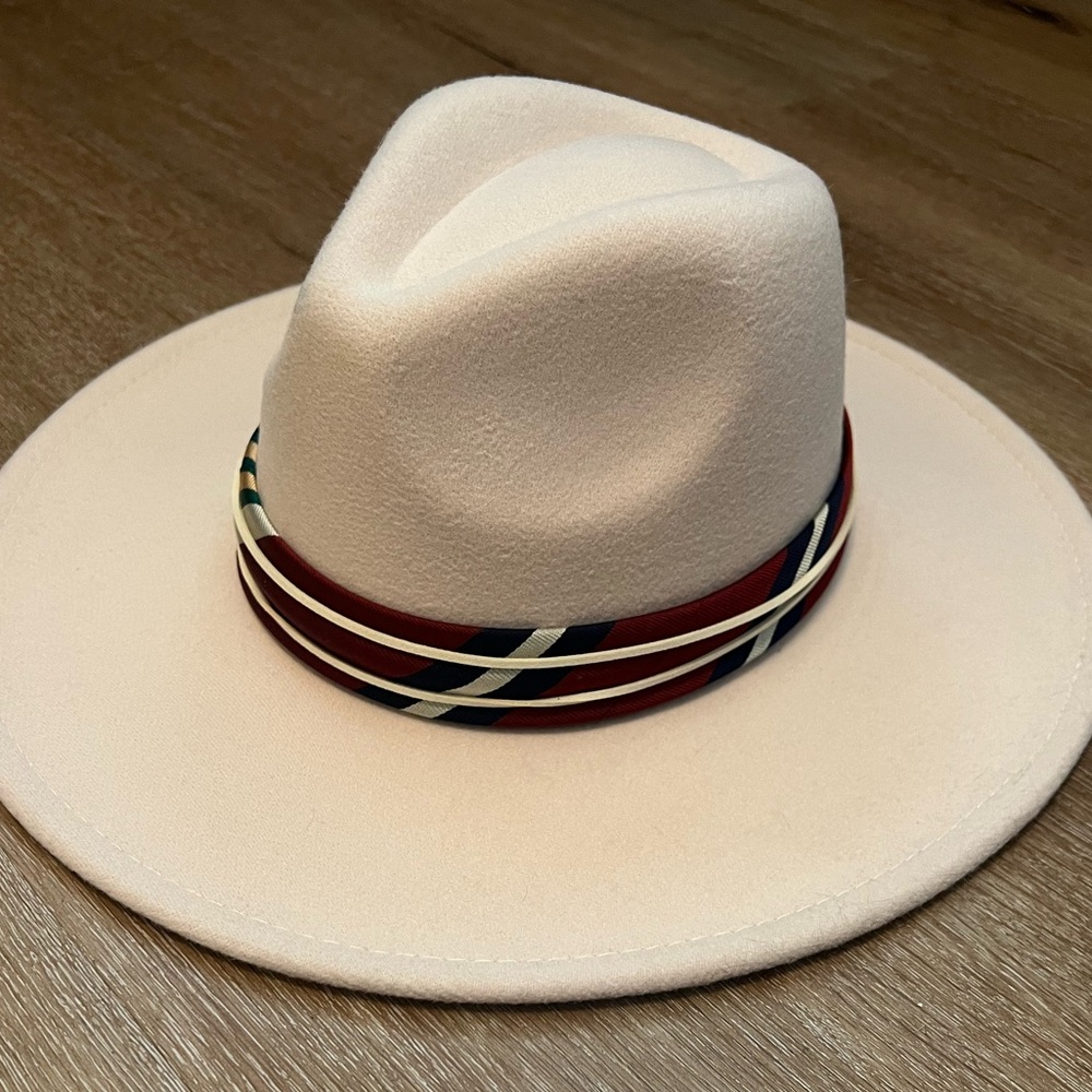 Cream women’s felt rancher rancher hat